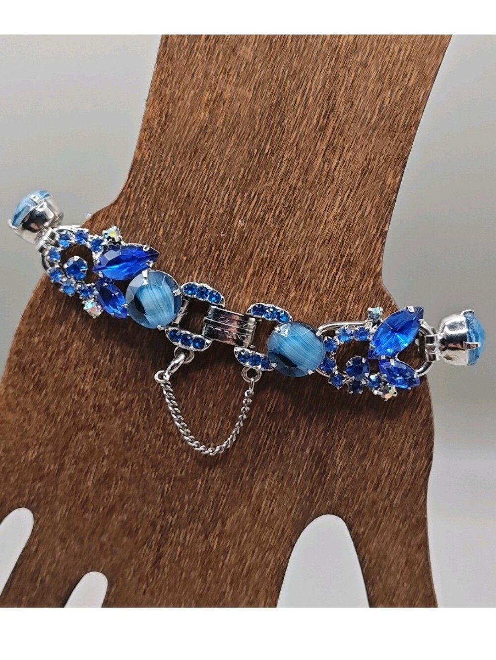 Vintage Juliana D&E 5 Link Bracelet Blue AB Rhinestones Moonglow Cat Eyes Sz 6.5